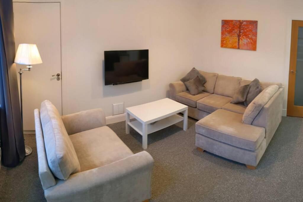 Glenfinnan - Two Bedroom Apartment Dunfermline Buitenkant foto
