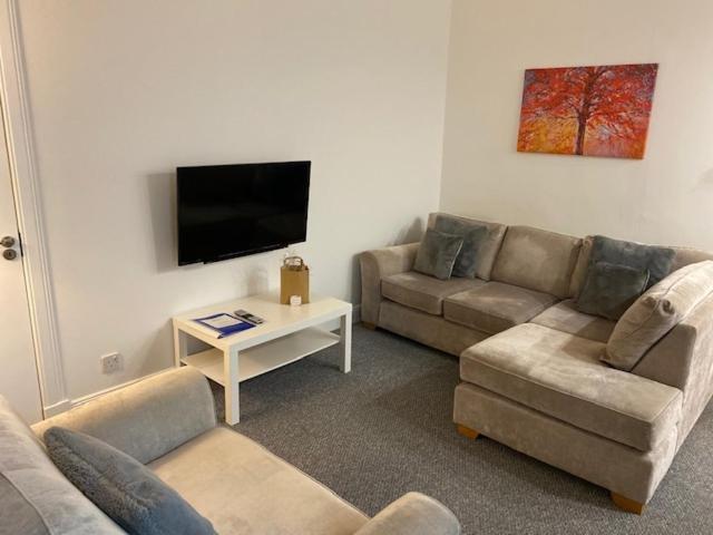 Glenfinnan - Two Bedroom Apartment Dunfermline Buitenkant foto